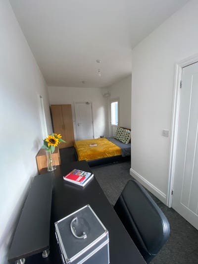 Extra Large Double Ensuite Room CV1 3AF Main Photo