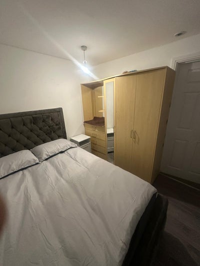 Private annex with garden avaliable near heathrow Main Photo