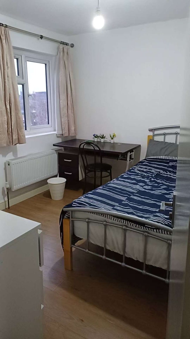 Cozy double bedroom to let Main Photo