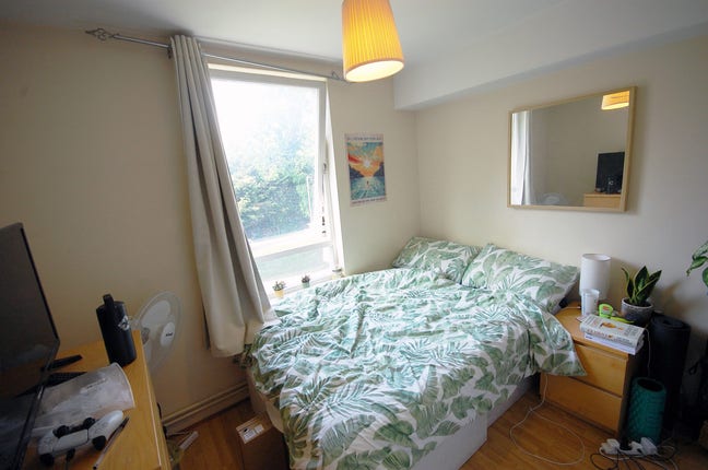 Lovely room in friendly flat (bills incl) Main Photo