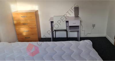 Double Room Available in Sharing House  Main Photo