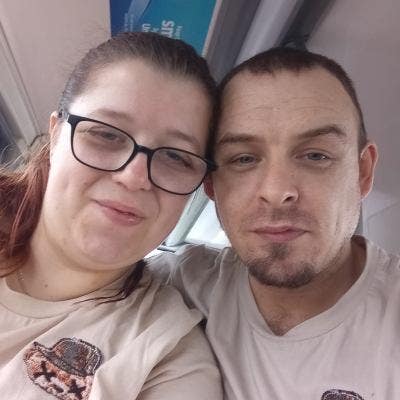 We are looking for somewhere for us to both t... Main Photo