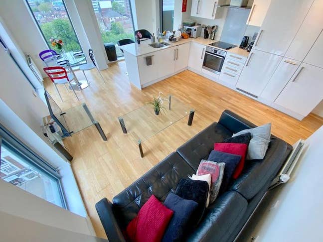 Lovely ensuite room - couples welcome  Main Photo