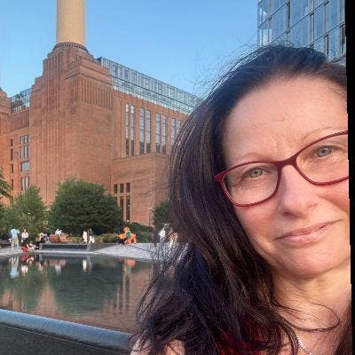 Professional Mature Lady Main Photo