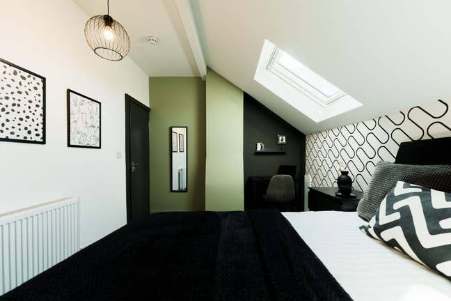 Beautiful Attic Room for Short Term Only Main Photo