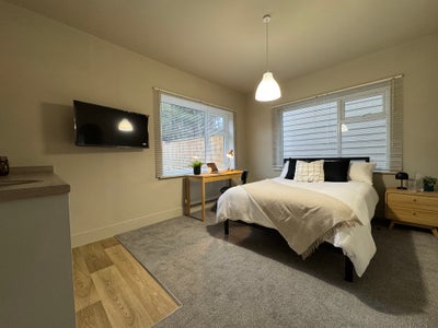  Large Studio | Kitchenette |All Bills | Fast Wifi Main Photo