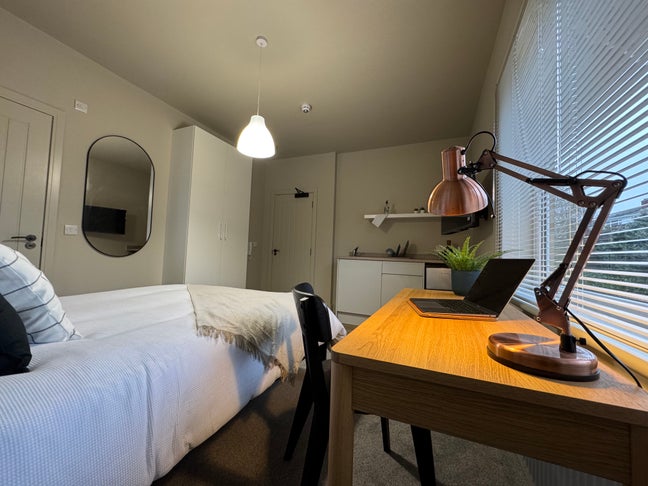  Large Studio | Balcony | All Bills | Fast Wifi Main Photo