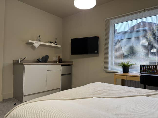 Large Studio | Kitchenette |All Bills | Fast Wifi Main Photo