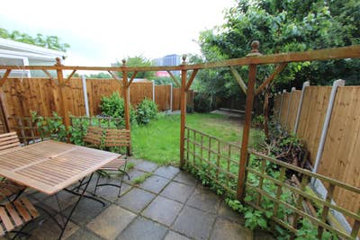 Canary Wharf/Spacious Room/Living Room/0 Deposit Main Photo