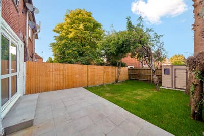 Furnished Room | Hanwell | Bills Inc | No Deposit Main Photo