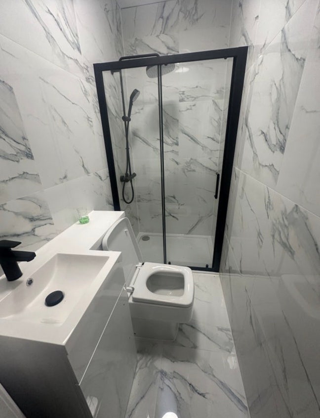 Double bedroom available only female &pound;590 Main Photo