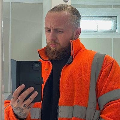 Josh, 25, ex army, machine & truck driver Main Photo