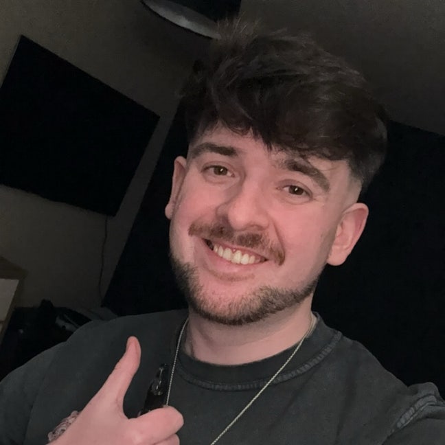 Looking for a room or a place to share! Main Photo