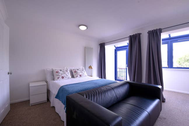 Spacious room for Couple in Canada Water Main Photo