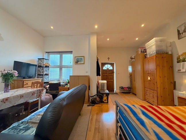 Studio Flat Included All Bills In South Wimbledon Main Photo