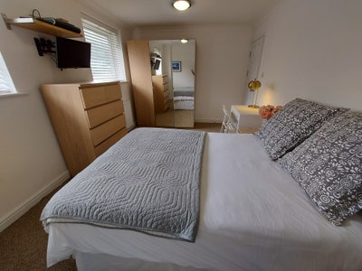Double Room with Ensuite Main Photo