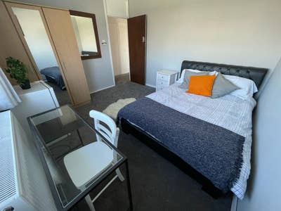 🌅Double Room with Living Room & Garden E16 Main Photo