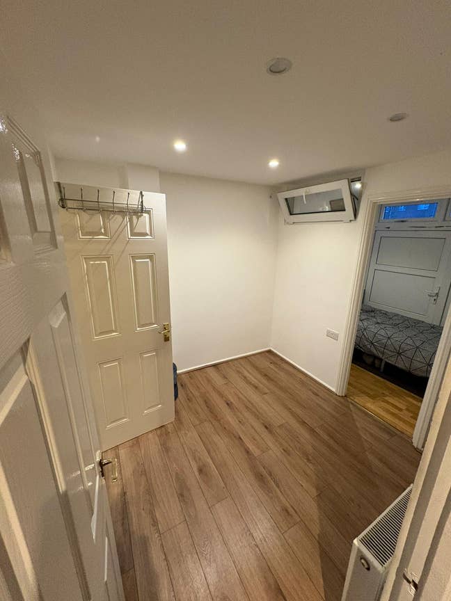 Spacious Ensuite Room with Private Living Area  Main Photo