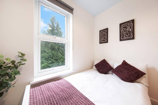 Double rooms near the Elizabeth line* No Depoist * Main Photo