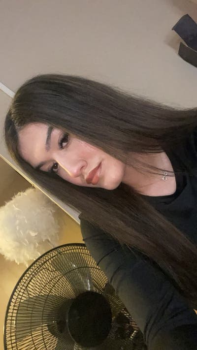 Professional Female seeks a single or double room Main Photo