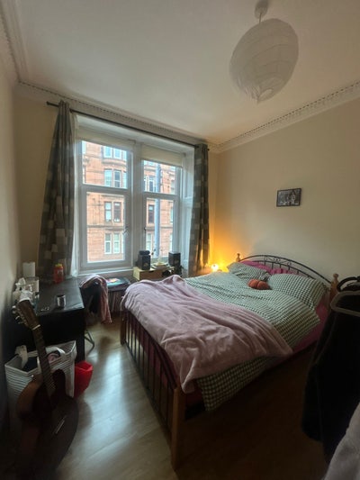 Room available in a lovely 2 bed flat! Main Photo