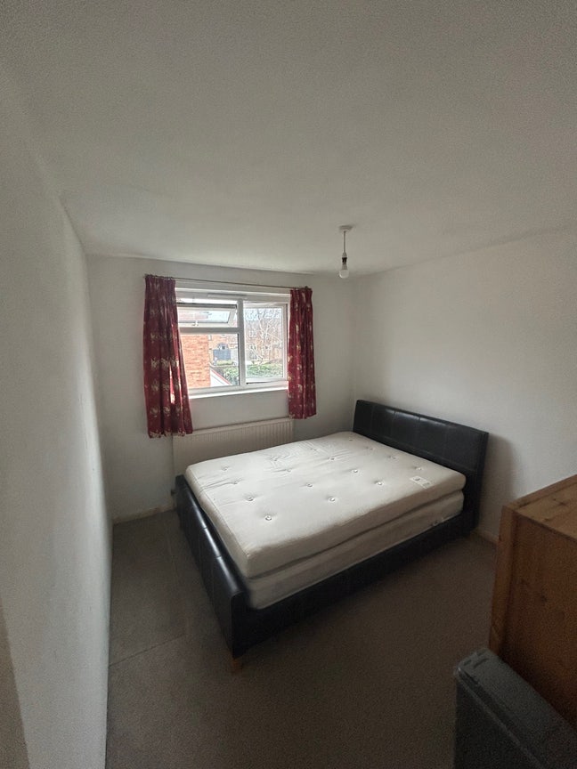 Double Room for Rent- Harlow Main Photo