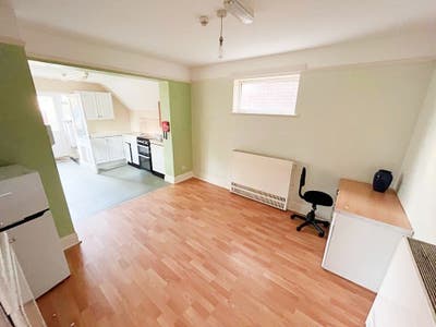 Guardianship: Room available in Liss Main Photo