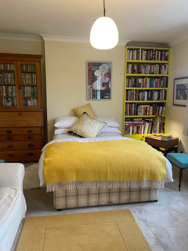 A beautiful and large double bedroom Main Photo