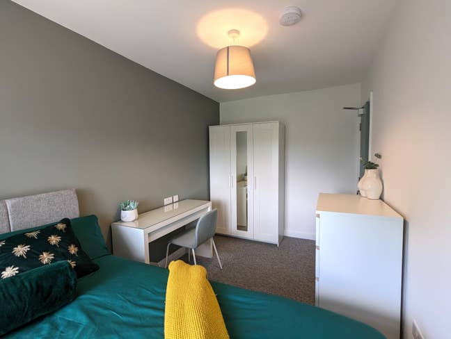 Quiet House - Views Over River Avon  Main Photo