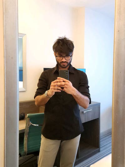 Quiet, Clean Working Professional Looking for Room Main Photo