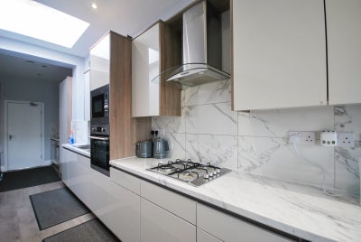 Single Bedroom in Shared Accommodation Main Photo