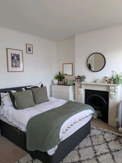 Large room in house with garden - 3 months Main Photo