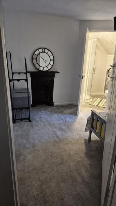 Double room with ensuite shower room Main Photo