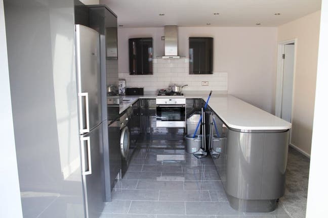 *Two Stunning Double Room Near Liverpool Street* Main Photo