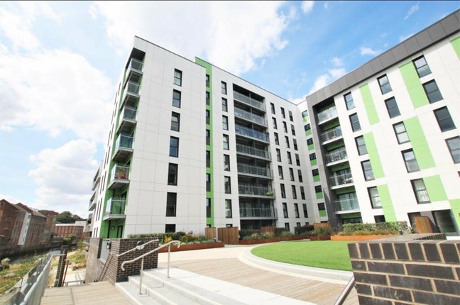 Double room with bathroom and WC - riverside NR1 Main Photo