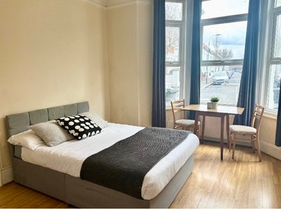 🌿 Large Room in Fulham Period Conversion  Main Photo