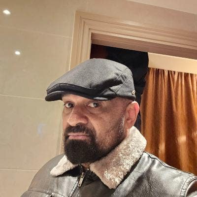 Professional Male seeks a double room Main Photo