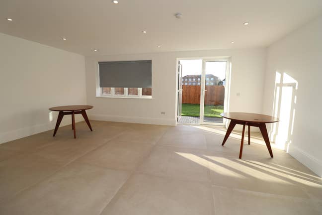 🚨  High-Quality En Suite & Double- Bush Hill Park Main Photo