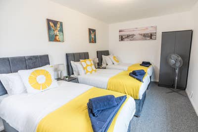 Near Manchester Airport sleeps up to 7 persons Main Photo