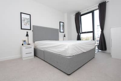 Luxury Ensuite- Modern Building-Prime Location  Main Photo