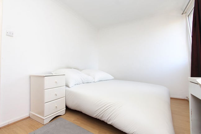 Excellent Location! 3 Beautiful Rooms+Living Room  Main Photo