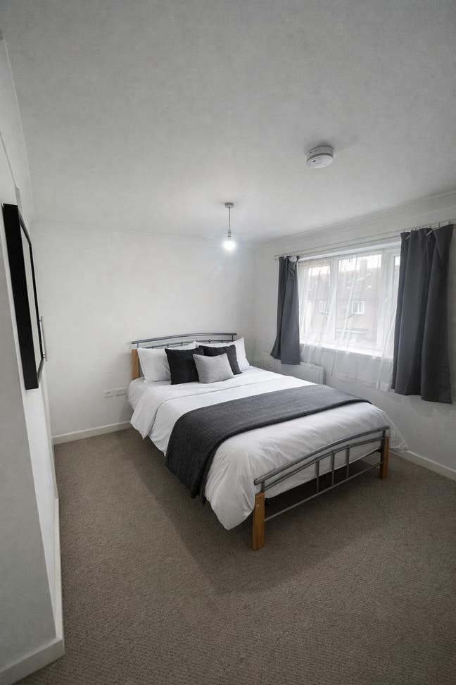 COUPLES room close to town centre Main Photo