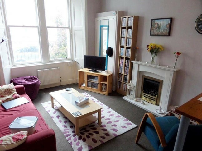 Sunny, good-sized and storage `1 bed flat in Dalry Main Photo