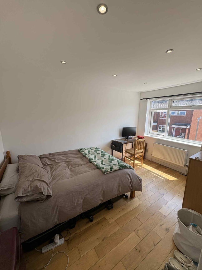 Spacious Double Room In Battersea 🙂 Main Photo