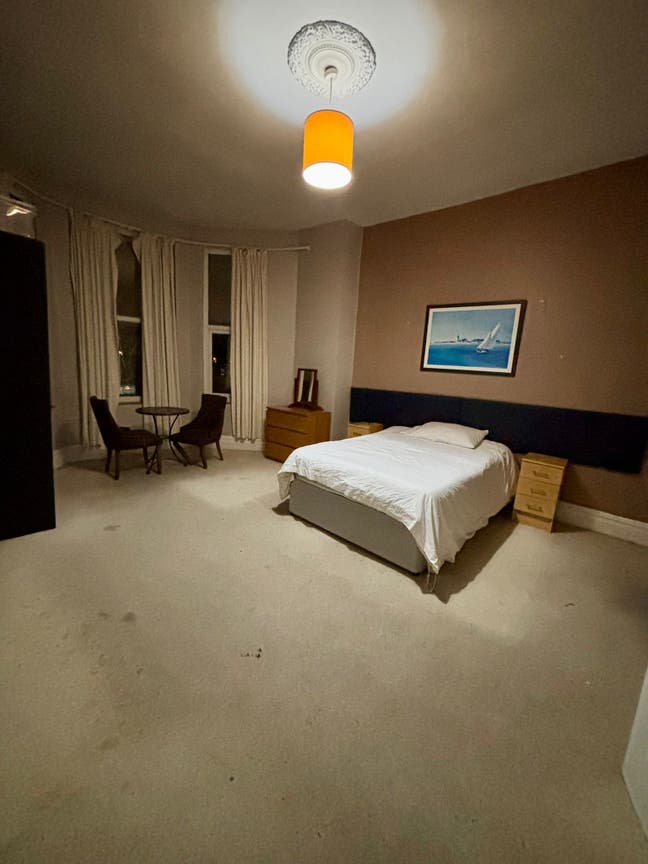 En-Suite Room is available for rent in  - L6 7UG Main Photo