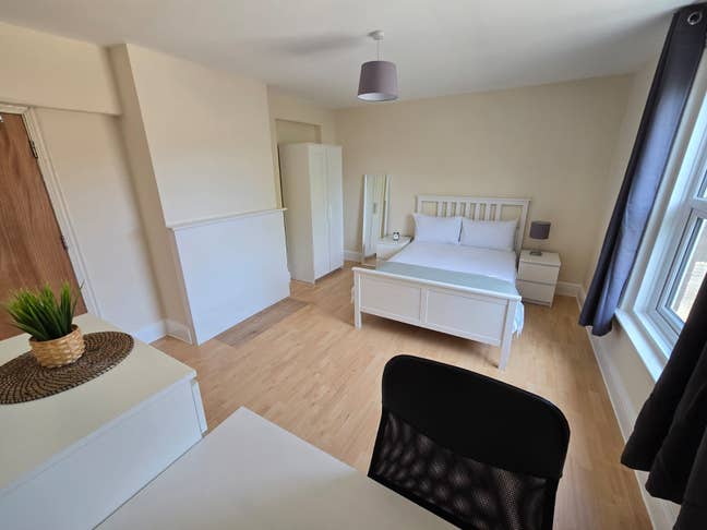 🏡 2 Double Bedrooms in The Polygon Main Photo