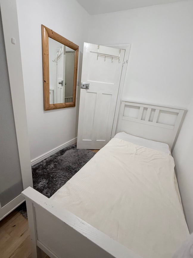 Singe room for rent  Main Photo