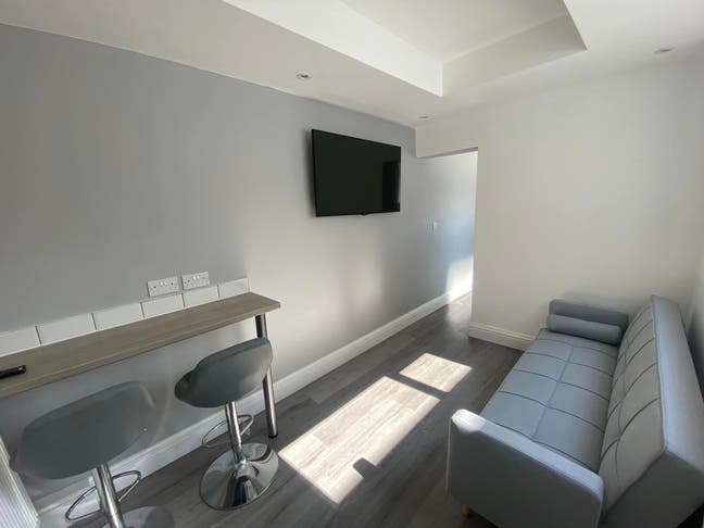 3 En-suite rooms for rent Main Photo