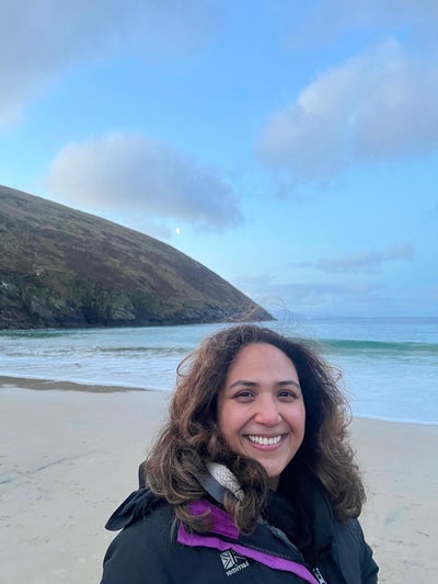 Female professional seeking room Main Photo