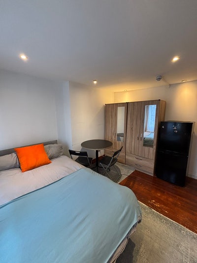 ✨ 🏡 Studio Flat to Let in/ Wembley  Main Photo